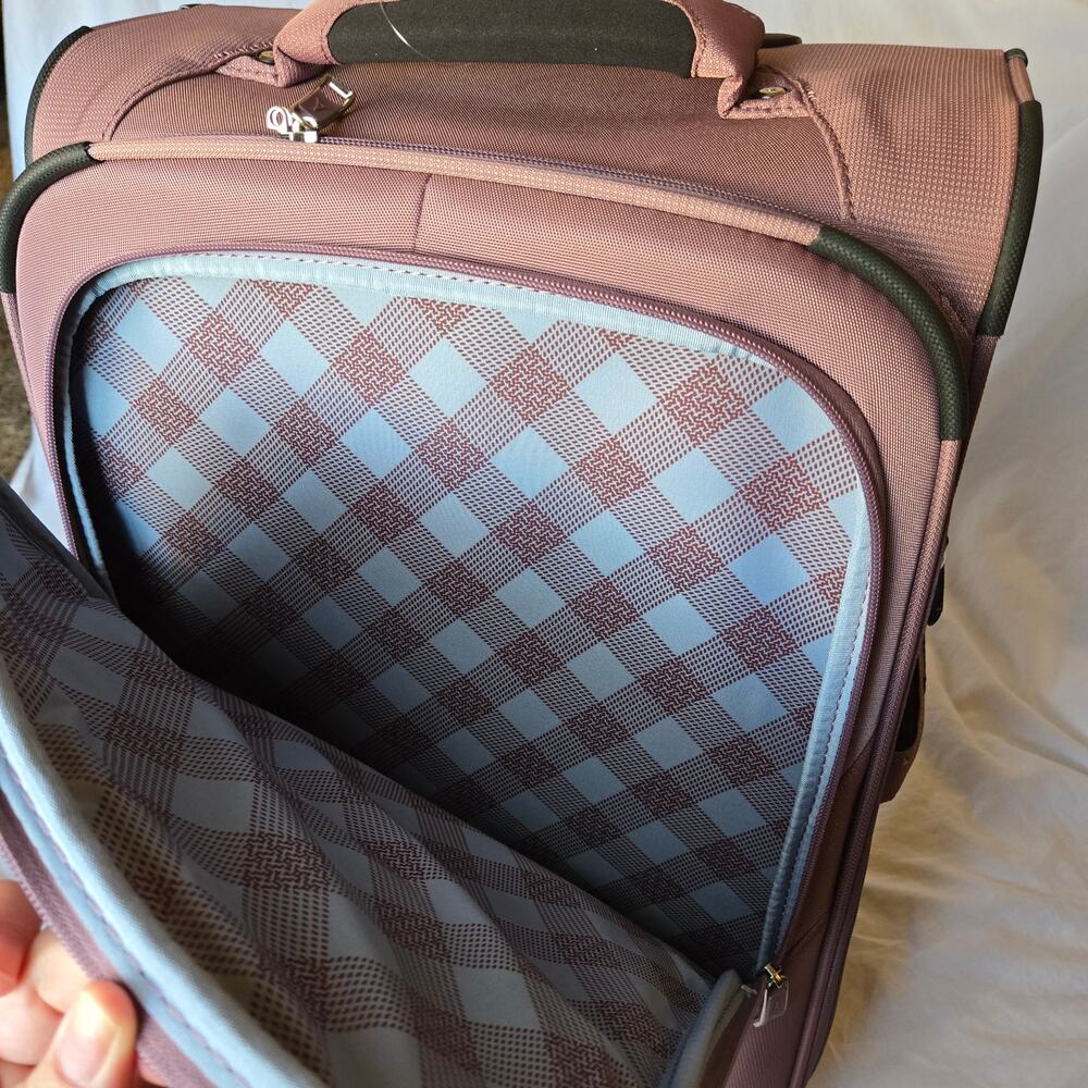 Travelpro Maxlite 5 22 Expandable Carry-on Rollaboard BNWT RARE color - Picture 6 of 9